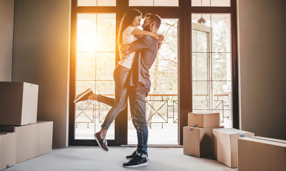 ouple-kissing-after-getting-inside-new-home