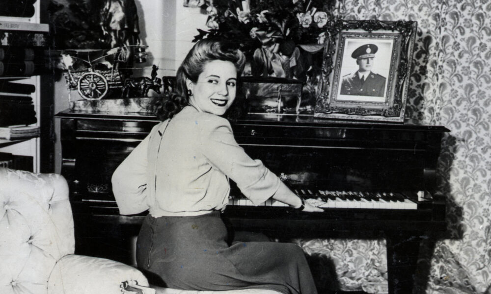 eva-peron-style-playing-piano