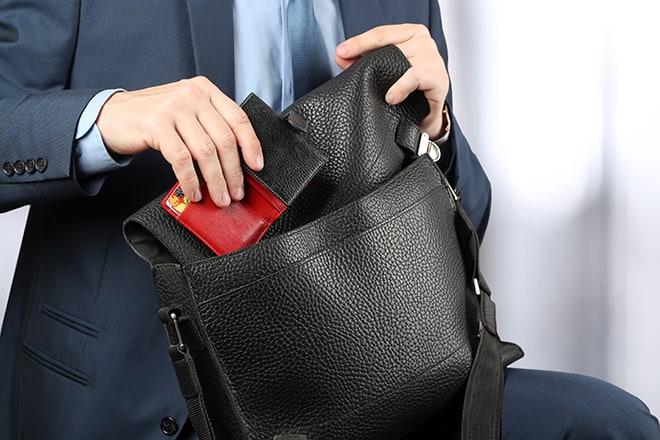 How-to-Perfect-Your-Professional-Look-business-bag