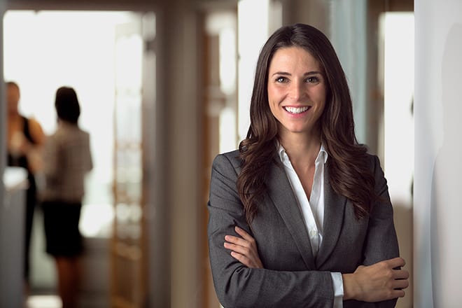 How-to-Perfect-Your-Professional-Look-business-woman-2