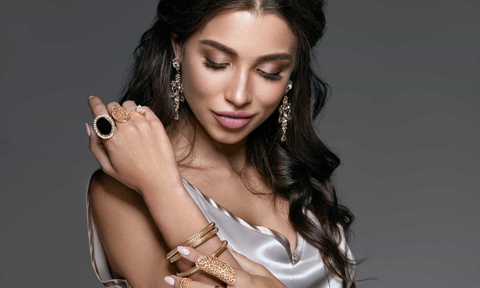 Stunning Jewelry Essentials for Professional Women