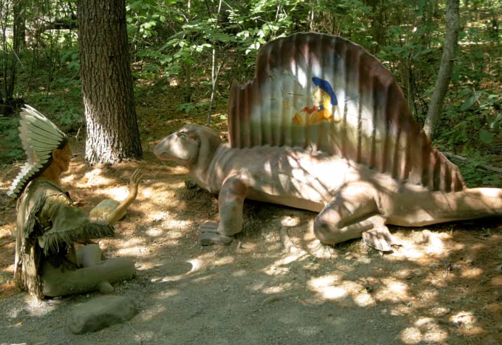Dinosaur-Kingdom-II-Tells-the-Exciting-Tale-of-Civil-War-Soldiers-Fighting-the-Dinosaurs-sculpture-from-park
