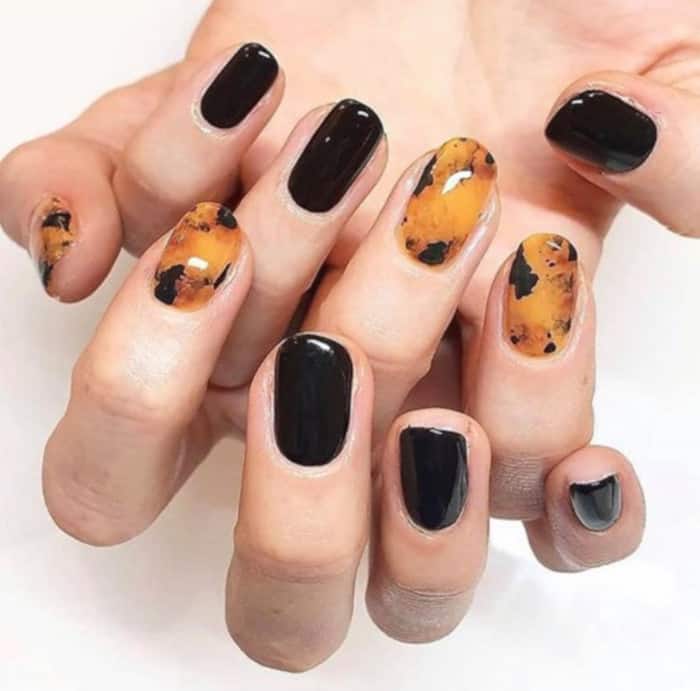 Tortoiseshell Nails Are The Next Big Fall Manicure Trend Page 6 Of 8 Viva Glam Magazine