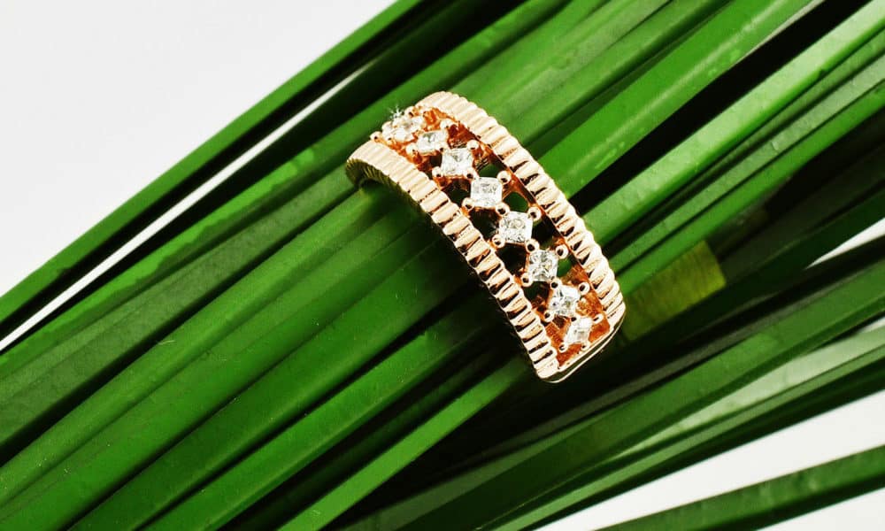 ring on the green leaf