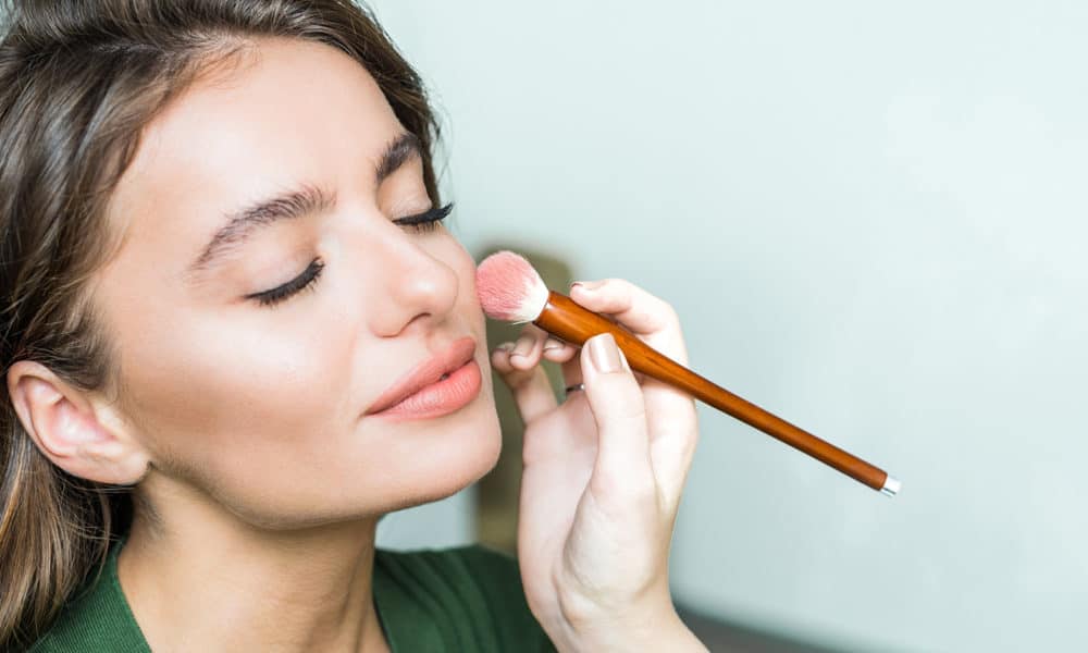 the-real-reason-why-you-have-to-get-rid-of-your-makeup