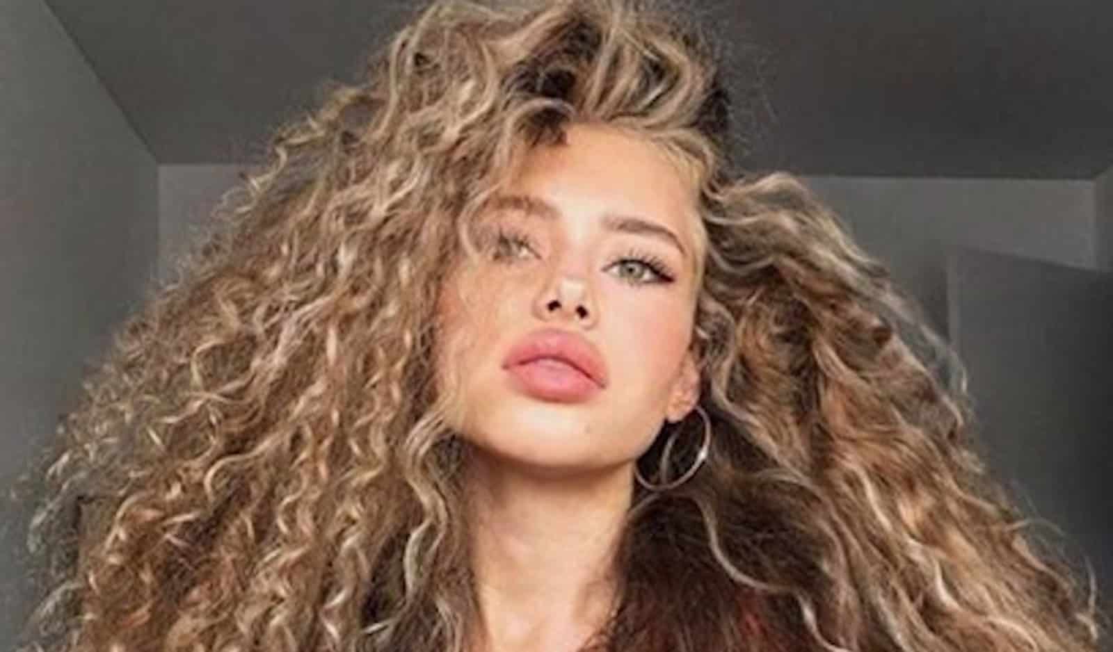 Sexy Easy Hairstyles For Curly Hair