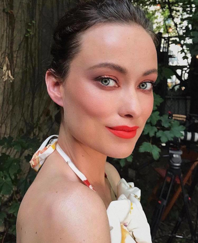 celebrities love living coral makeup for summer