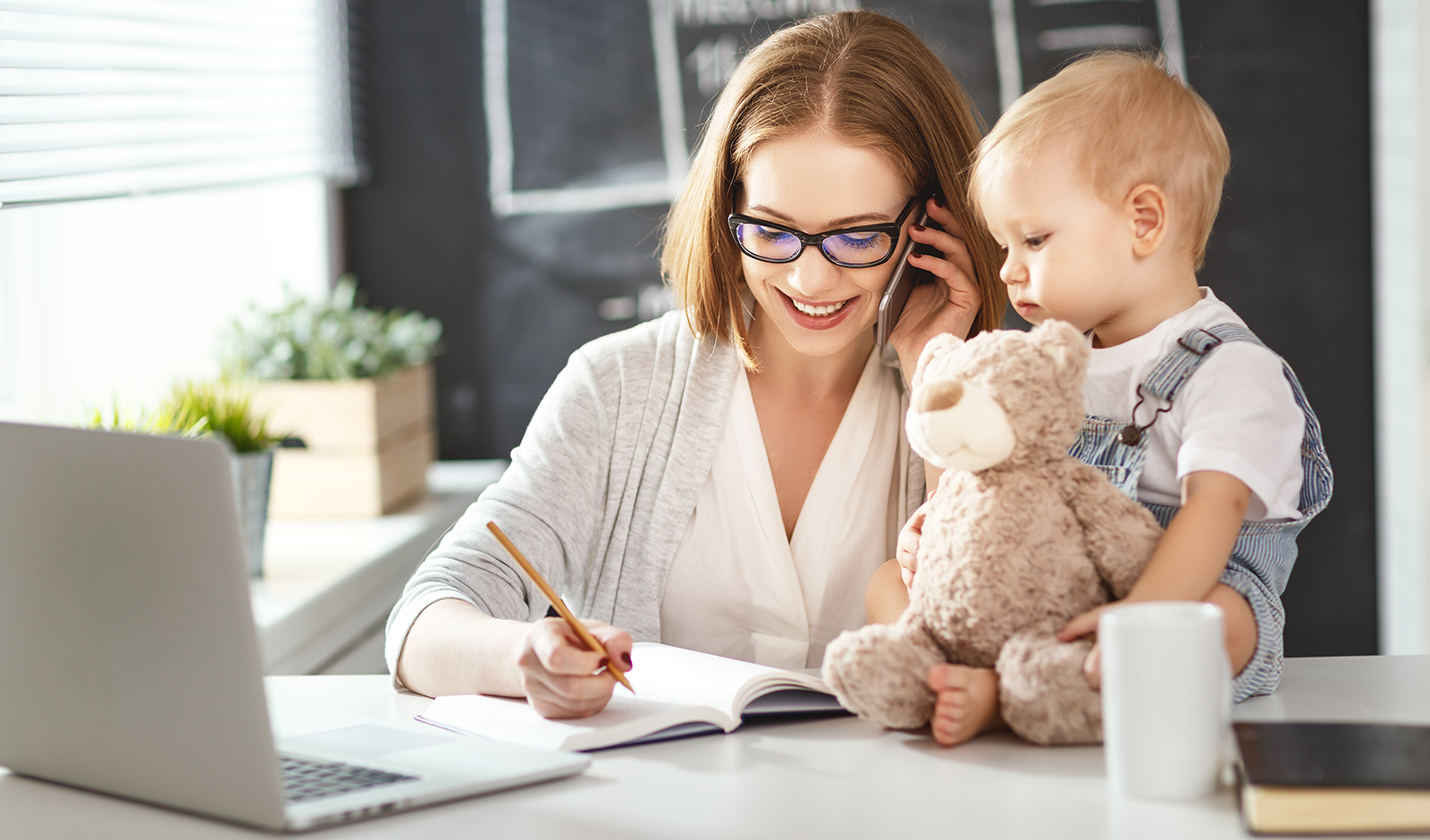 Businesswoman mother woman with a toddler working