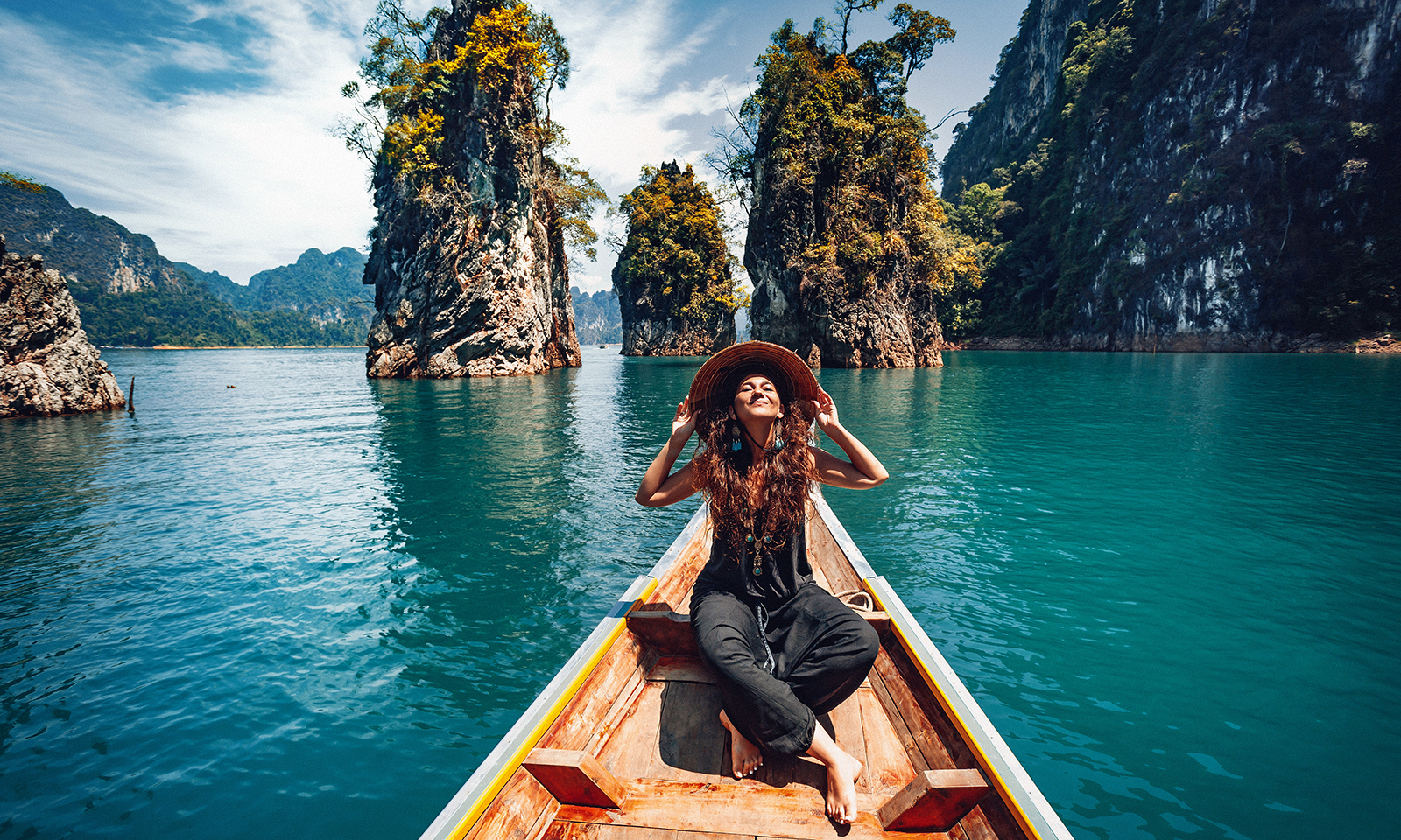 girl-in-boat-in-southeast-asia-travel-traveling-wearing-sunhat