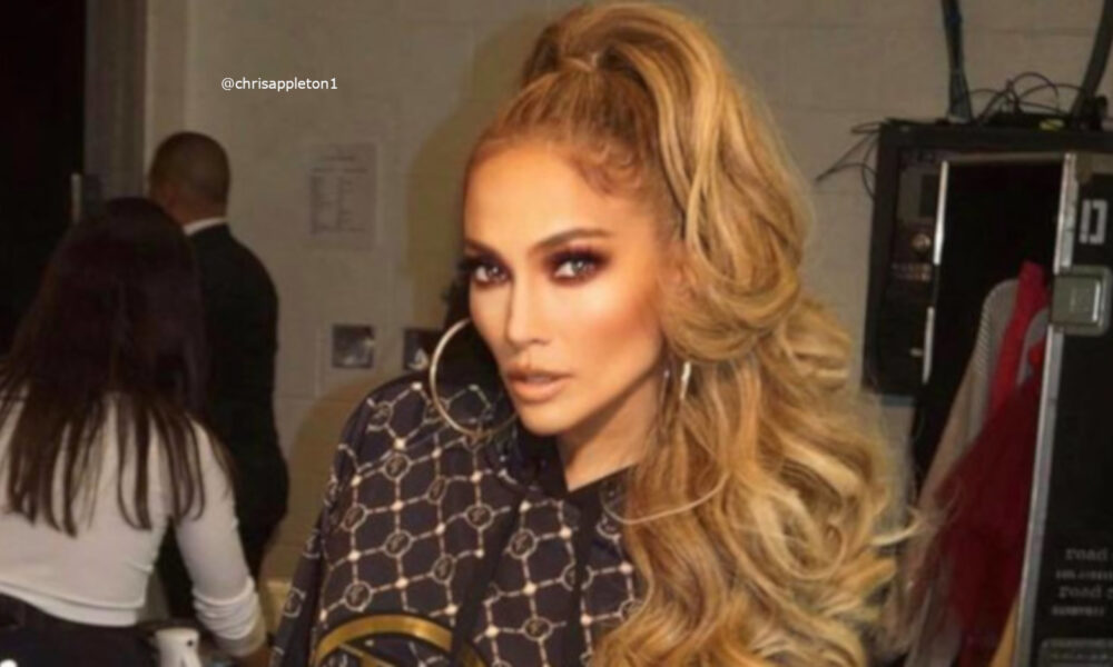 Sexy Curly Hairstyles By J Lo To Bring Out Your Bombshell