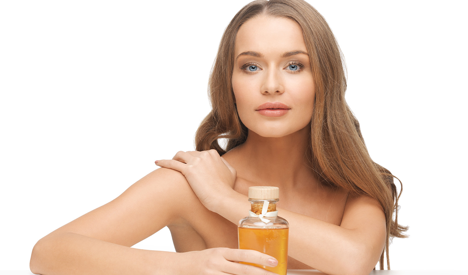 dos-for-a-smooth-decollatage-woman-holding-oil-main-image