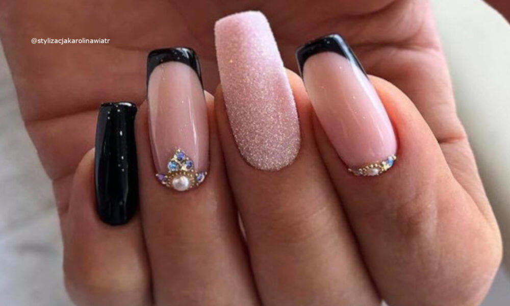 Easy French Manicure Ideas You Can DIY