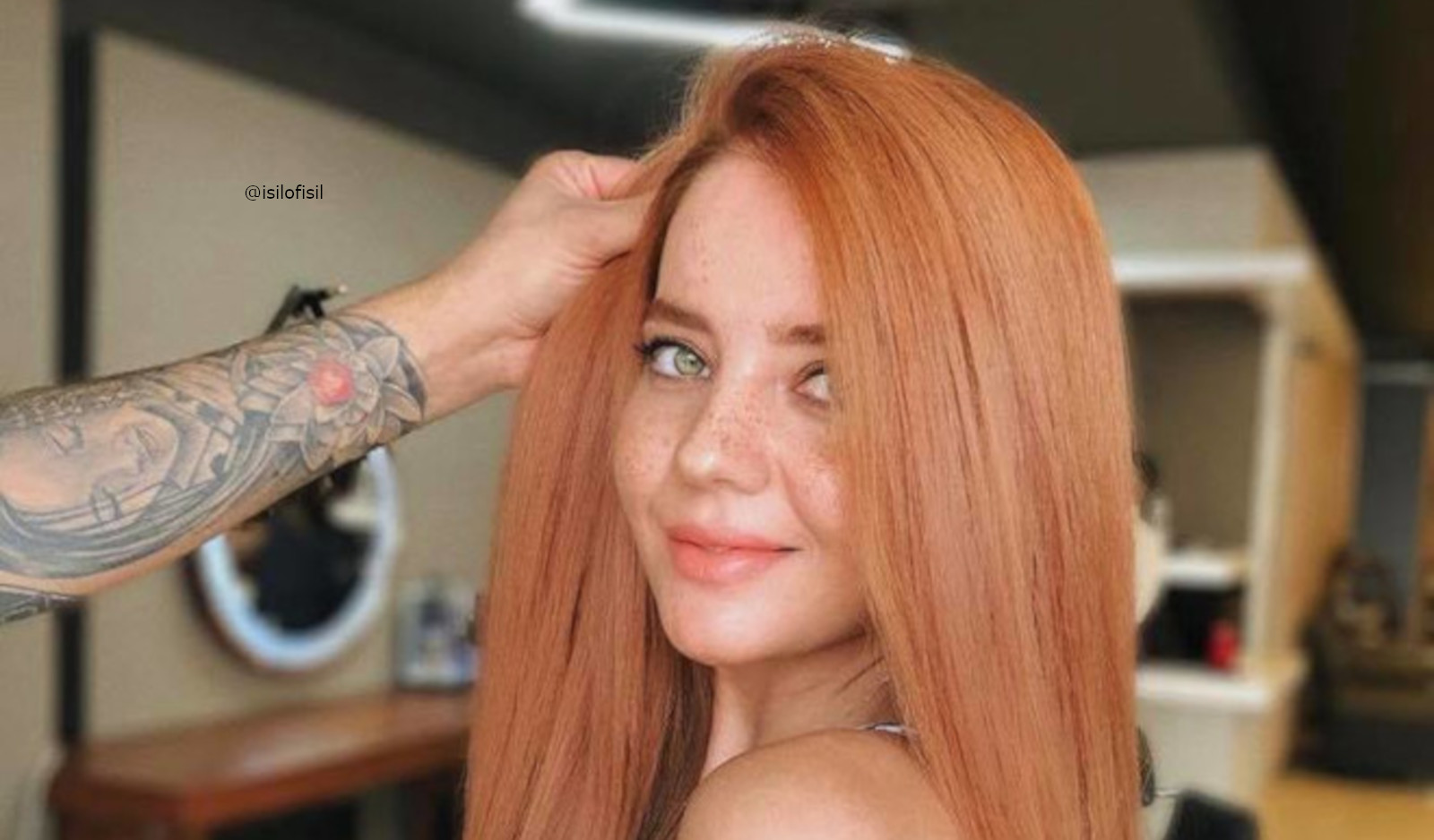 Peachy Blonde Is The Perfect Light Hair Color For Fall