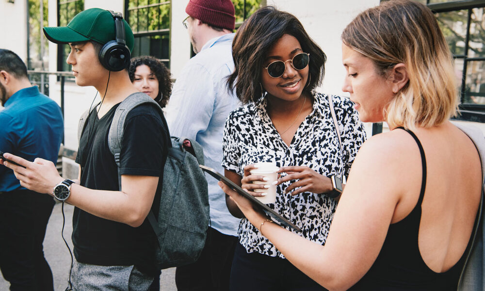 women-talking-working