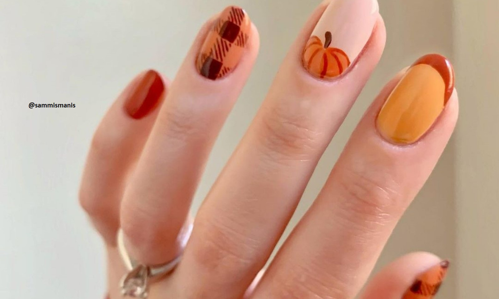 Slay In These Thanksgiving Nail Art Ideas 2 (1)