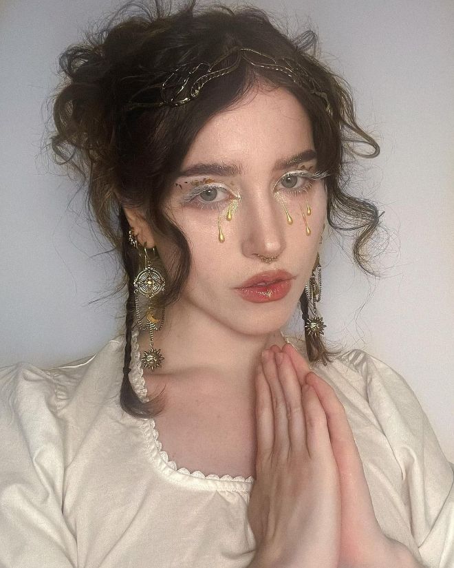 Try Out Night Luxe Nostalgia, The New Makeup Trend Sensationalized By TikTok 2