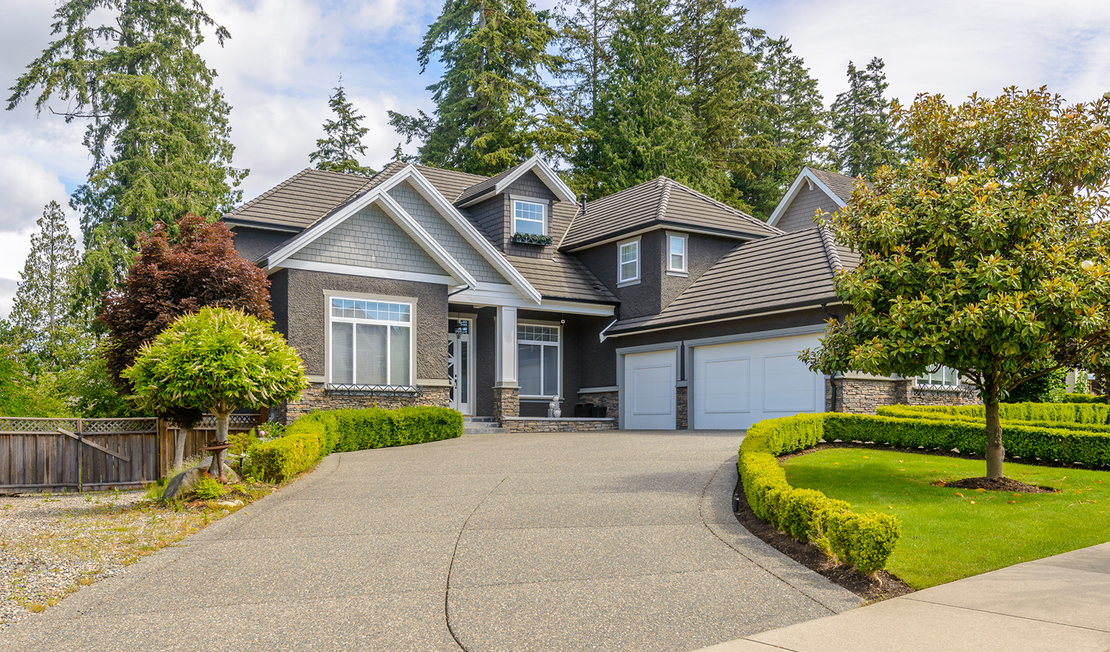 keep-your-roof-in-good-shape-main-image-beautiful-suburban-home