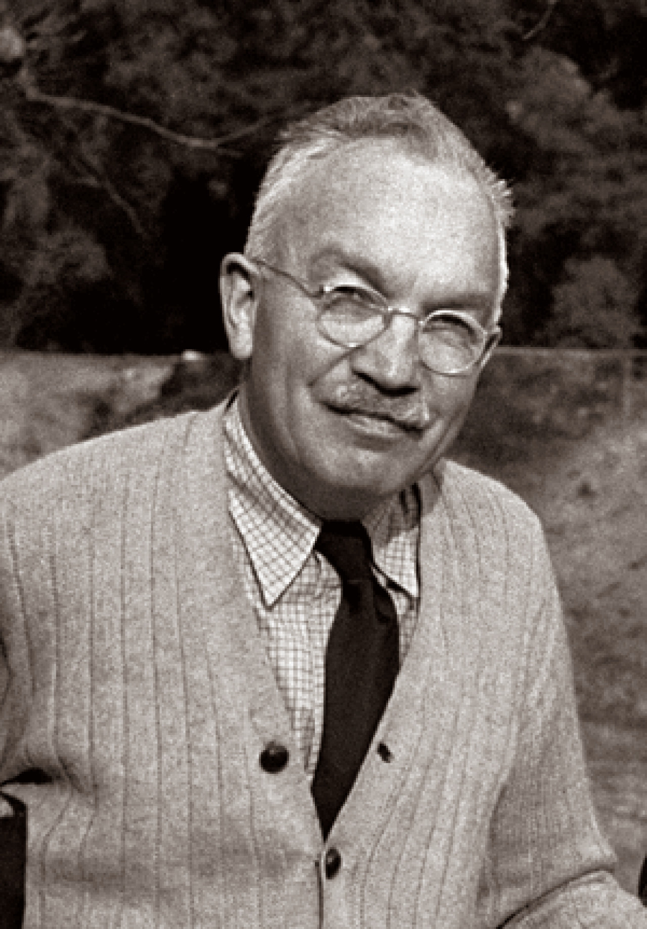 Dr Lewis
