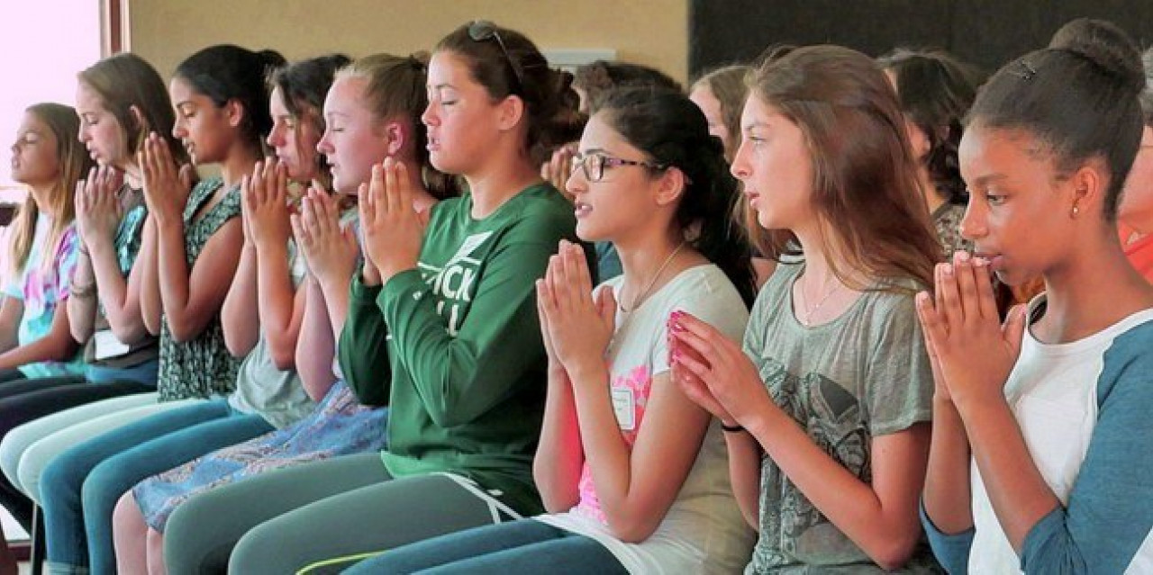 Programs For Youth Youth Praying